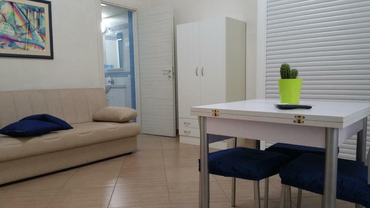 Casa Vacanze Del Golfo 卡斯泰拉马莱 外观 照片