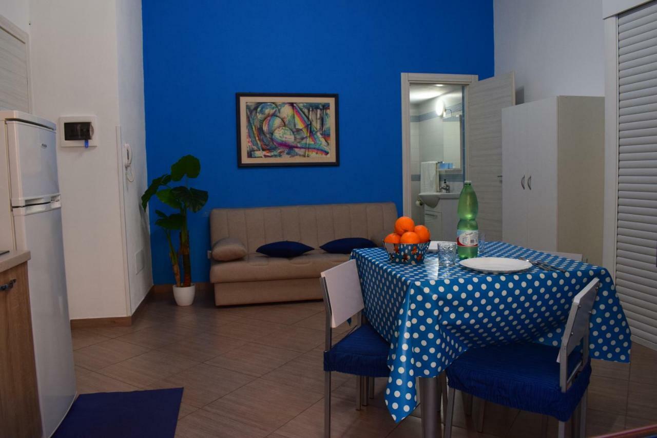 Casa Vacanze Del Golfo 卡斯泰拉马莱 外观 照片