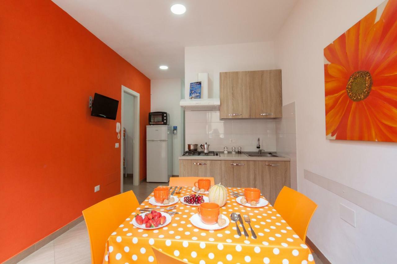 Casa Vacanze Del Golfo 卡斯泰拉马莱 外观 照片
