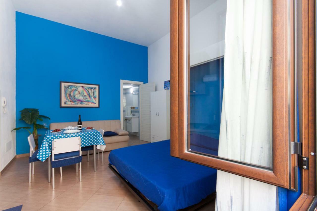 Casa Vacanze Del Golfo 卡斯泰拉马莱 外观 照片