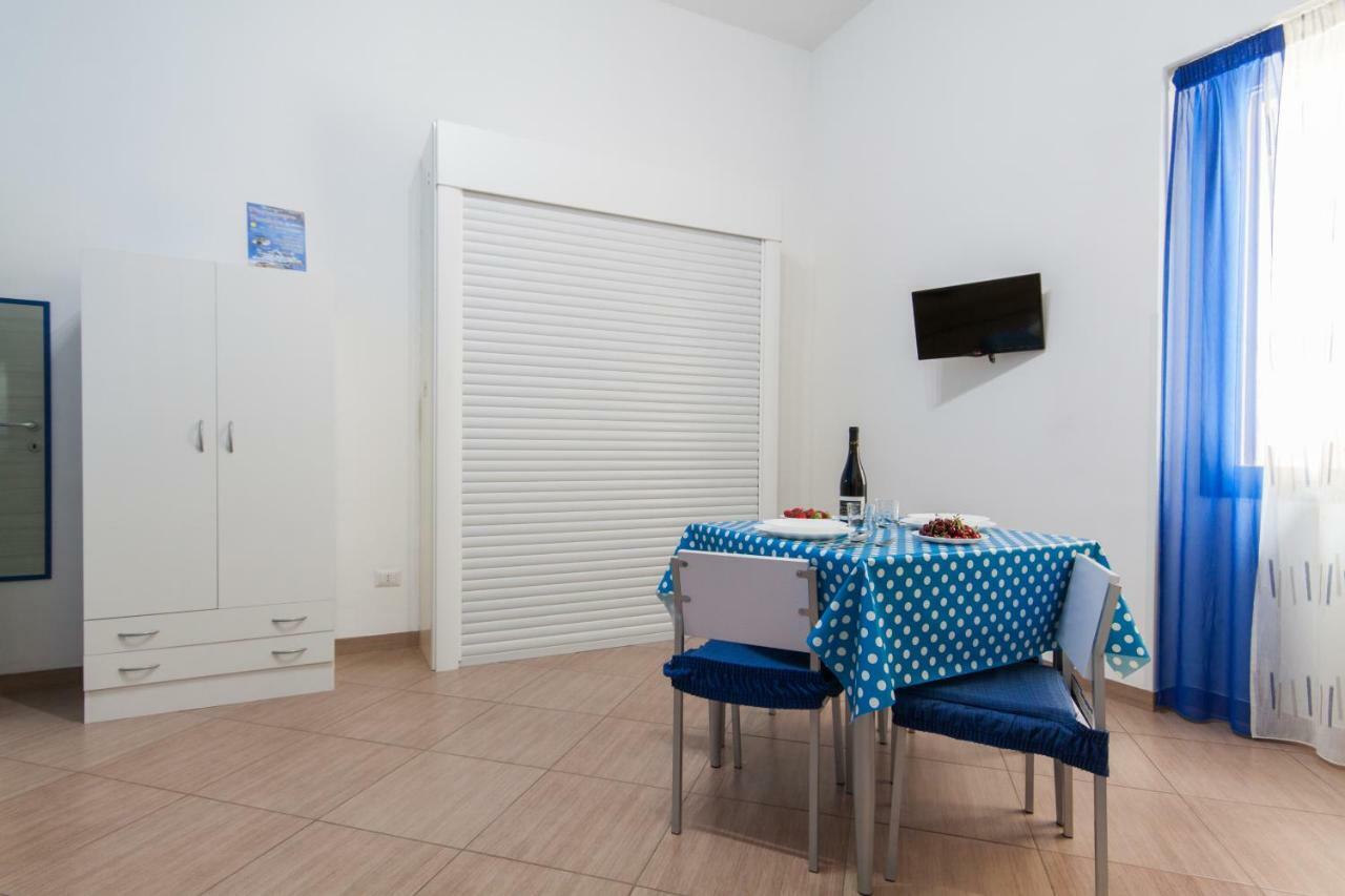 Casa Vacanze Del Golfo 卡斯泰拉马莱 外观 照片