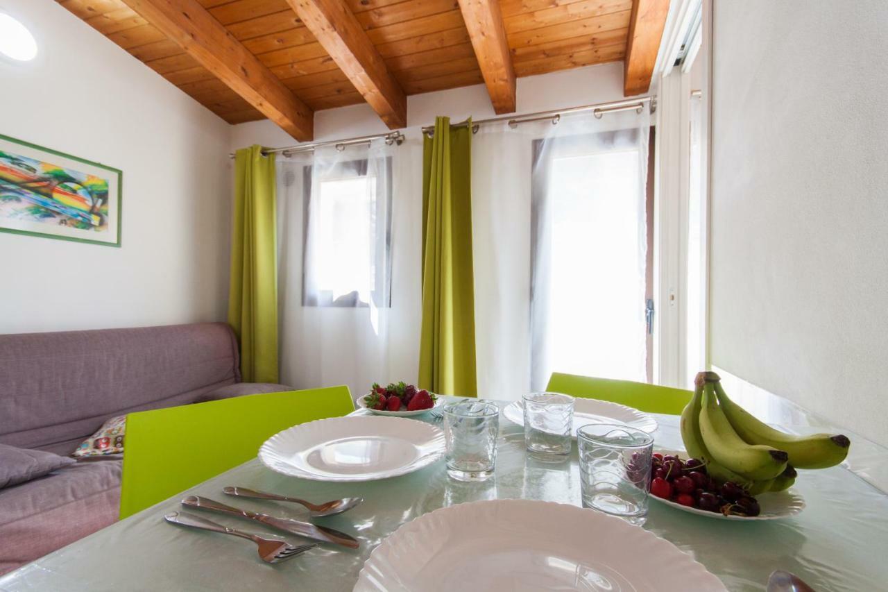 Casa Vacanze Del Golfo 卡斯泰拉马莱 外观 照片